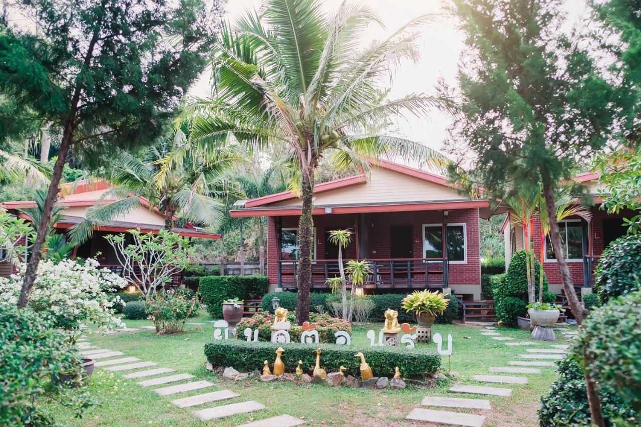 Siray Green Resort Phuket Buitenkant foto